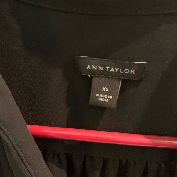 Ann Taylor Mixed Media Pleat front long sleeve black blouse- has pockets XS - Picture 5 of 7